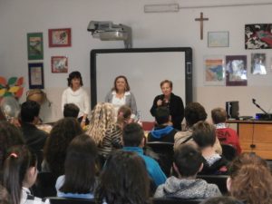 La Dirigente Di Gregorio, la Prof. Colantonio e la Prof. Pianciamore danno inizio alla Cerimonia di Premiazione