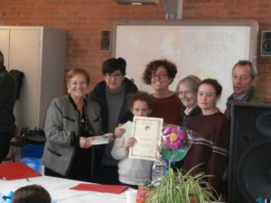 Marta esprime la sua felicità insieme alla sua famiglia.