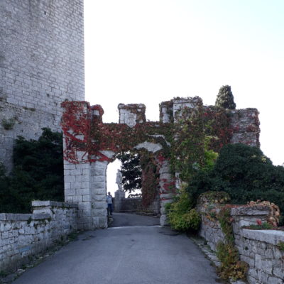 L’ingresso al Castello di Duino, dove si è svolta la mostra