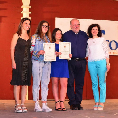 La foto ricordo della emozionante cerimonia di consegna dei premi